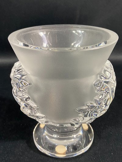 Vase on pedestal with foliage decoration signed LALIQUE Saint-Cloud possible pair