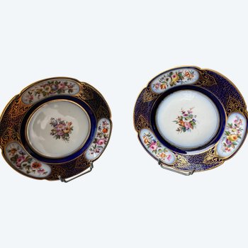 Pair of porcelain plates from Valentine