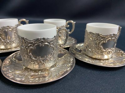 Suite di 6 coppe e 6 piattini in argento massiccio in stile Regency