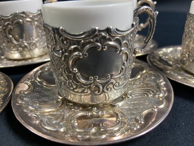 Suite di 6 coppe e 6 piattini in argento massiccio in stile Regency