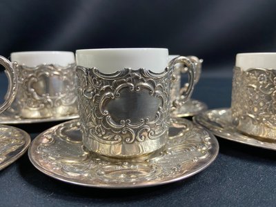 Suite di 6 coppe e 6 piattini in argento massiccio in stile Regency
