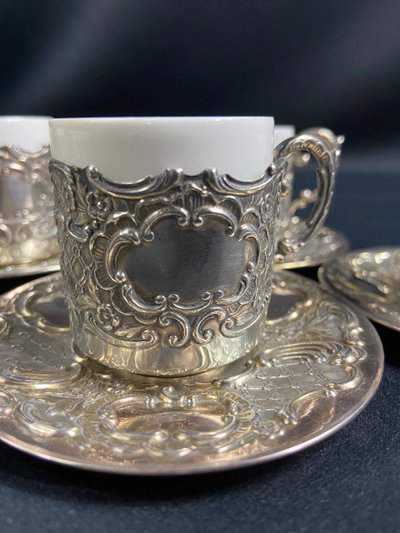 Suite di 6 coppe e 6 piattini in argento massiccio in stile Regency
