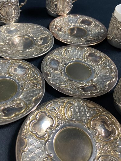 Suite di 6 coppe e 6 piattini in argento massiccio in stile Regency
