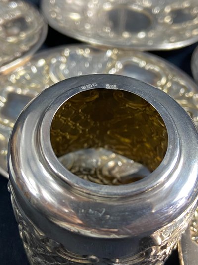Suite di 6 coppe e 6 piattini in argento massiccio in stile Regency