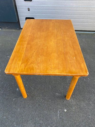 8 Naturholztische, französische Rekonstruktion, abnehmbare Beine, ca. 1950/1960