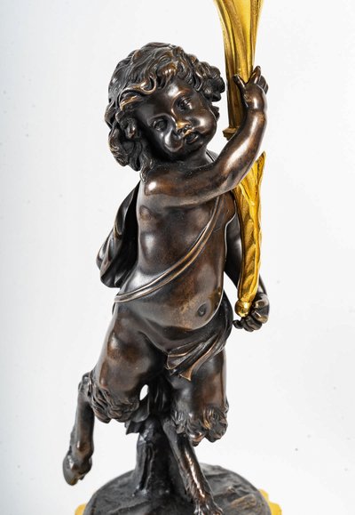 Paire de candélabres de style Louis XVI en bronze à décor de Faunes, montés en lampes