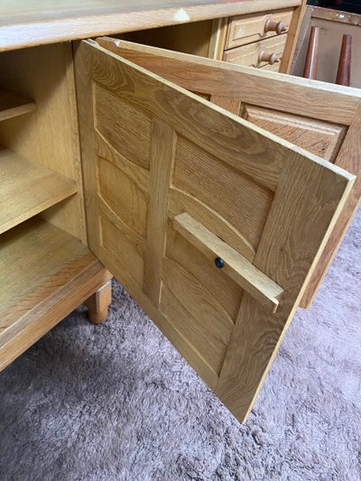 Guillerme Et Chambron, imponente credenza in rovere (260 cm), collezione "Votre Maison", 1970 circa