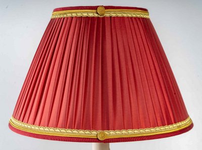 Paire de Flambeaux d’Époque Restauration en Bronze Finement Ciselé et Doré Montés en Lampes