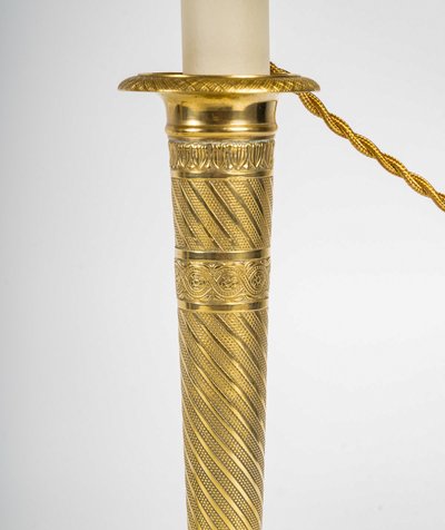 Paire de flambeaux d’époque Restauration en bronze ciselé et doré montés en lampes vers 1830