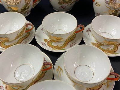 Servizio da tè in porcellana giapponese Satsuma con decorazione di draghi e geishe in litofane