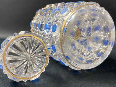 Bottiglia di profumo, fine XIX/inizio XX secolo, modello in cristallo BACCARAT, diamanti e pietre