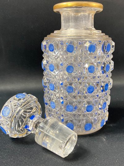 Bottiglia di profumo, fine XIX/inizio XX secolo, modello in cristallo BACCARAT, diamanti e pietre