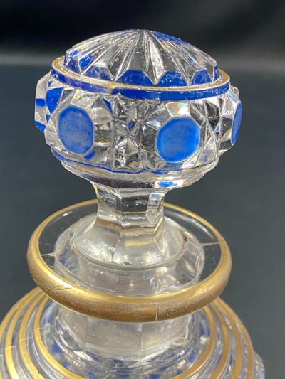Bottiglia di profumo, fine XIX/inizio XX secolo, modello in cristallo BACCARAT, diamanti e pietre