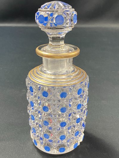 Bottiglia di profumo, fine XIX/inizio XX secolo, modello in cristallo BACCARAT, diamanti e pietre