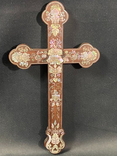 Mahogany apostolic cross inlaid with mother-of-pearl Macao Tonkin Indochina 19th century China