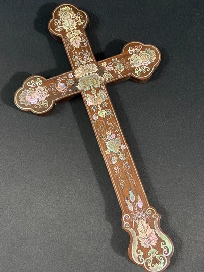 Mahogany apostolic cross inlaid with mother-of-pearl Macao Tonkin Indochina 19th century China