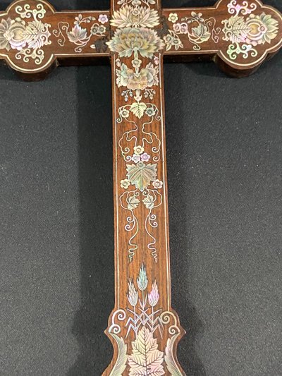Mahogany apostolic cross inlaid with mother-of-pearl Macao Tonkin Indochina 19th century China