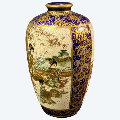 Small Satsuma earthenware vase Meiji Japan decorated with midnight blue & gold female figures