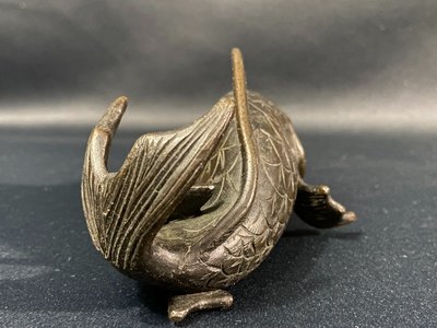 Sujet mit Karpfen aus Bronze Japan Meiji Ende 19.
