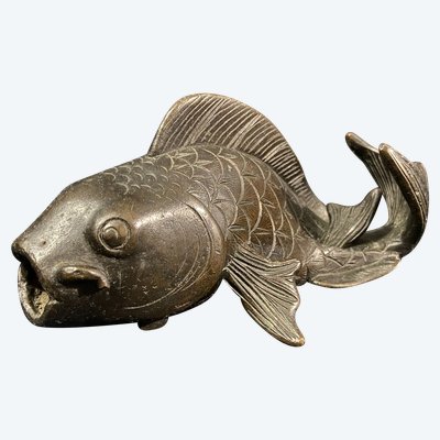 Sujet mit Karpfen aus Bronze Japan Meiji Ende 19.