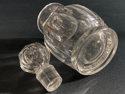 Large crystal perfume bottle signed Baccarat, Malmaison model