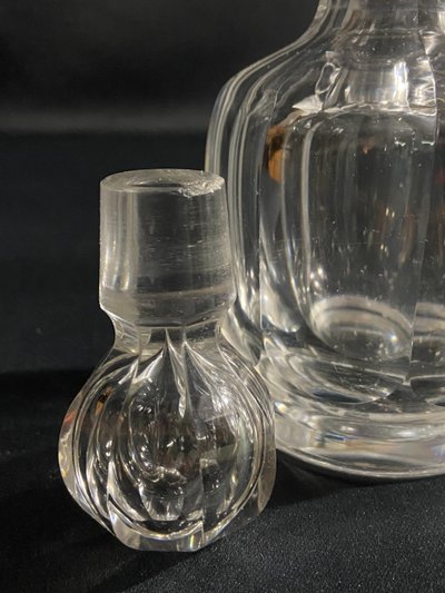 Large crystal perfume bottle signed Baccarat, Malmaison model