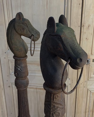 Cast-iron hitch bracket