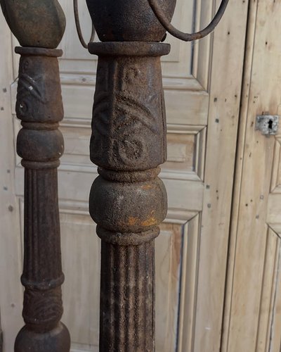 Cast-iron hitch bracket