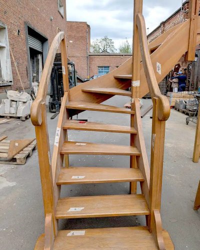 Scala a doppio quarto di giro 311 cm da pavimento a pavimento