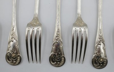  Série de douze couverts en argent massif.  