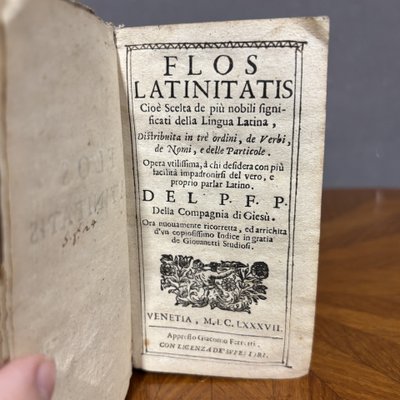 Livre ancien "Flos Latinitatis" de 1687