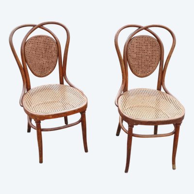 Pair De Chaises en Bois Courbé De Kohn Modèle 33