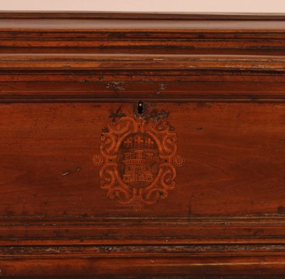Coffre Cassone ou de mariage de la renaissance Italienne En Noyer -16° Siècle Avec Blason