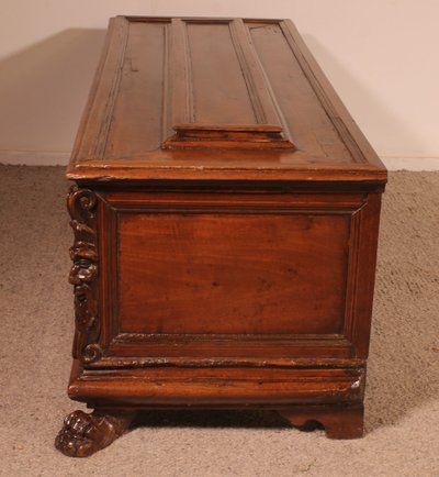 Coffre Cassone ou de mariage de la renaissance Italienne En Noyer -16° Siècle Avec Blason