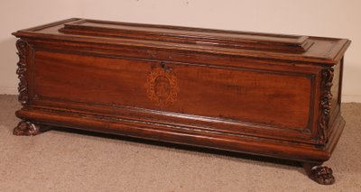 Coffre Cassone ou de mariage de la renaissance Italienne En Noyer -16° Siècle Avec Blason