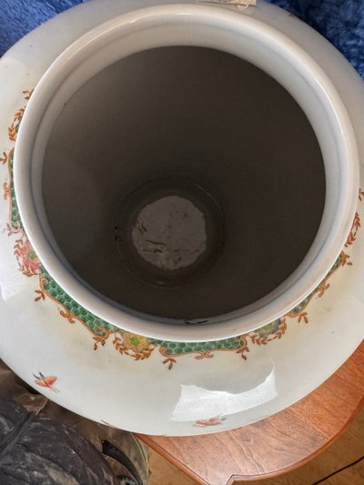 Grande potiche couverte en porcelaine à décor d'oiseaux en vol circa 1930
