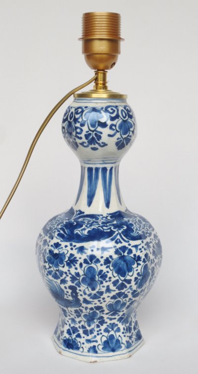 Lampe aus Delfter Steingut, 18. Jahrhundert.   