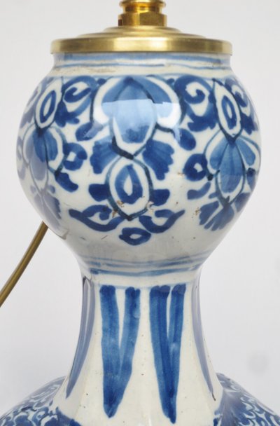 Lampe aus Delfter Steingut, 18. Jahrhundert.   