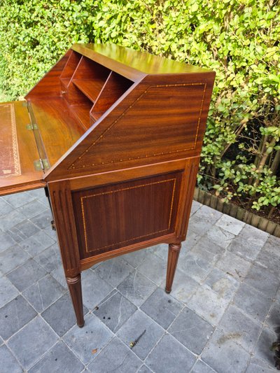 Bureau de pente en marqueterie style Louis XVI