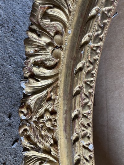18th century oval frame in gilded wood