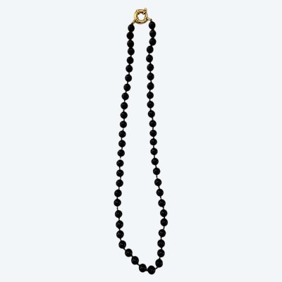 Schwarze Perlenkette und Befestigung aus 18k Gold