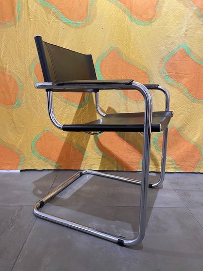 Fauteuil en cuir noir et chrome - Edition des années 80