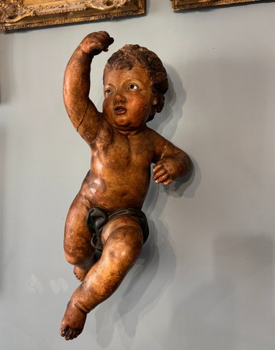 Putto aus geschnitztem Holz polychrom Italien 17. Jahrhundert H60