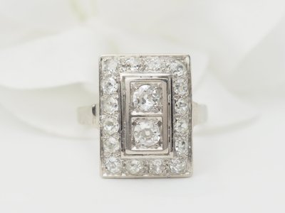 Art Deco ring in white gold and platinum, diamonds