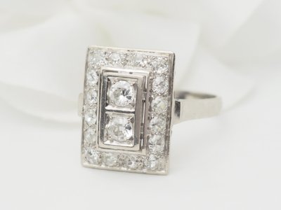 Art Deco ring in white gold and platinum, diamonds