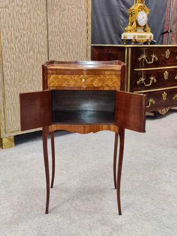Comodino / Sauteuse in intarsio e pelle, XIX secolo