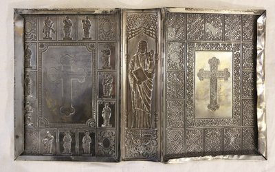 Couverture de bible  en métal argenté 
