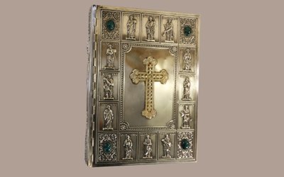 Couverture de bible  en métal argenté 