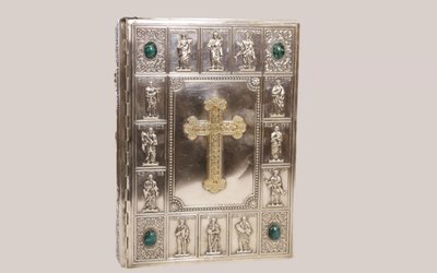 Couverture de bible  en métal argenté 