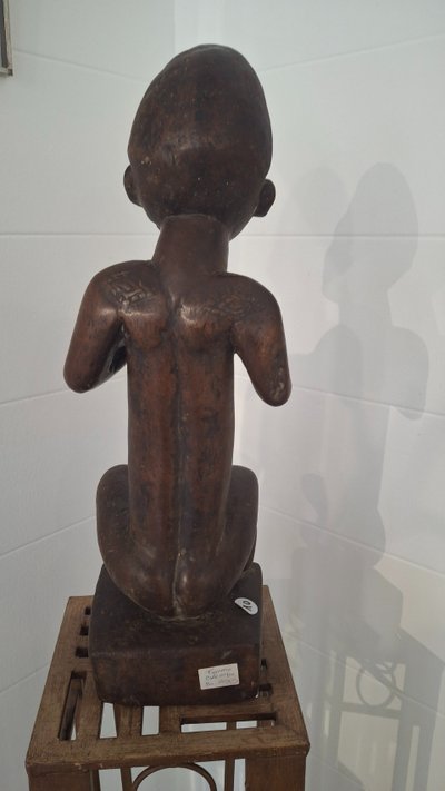 STATUE BEEMBE